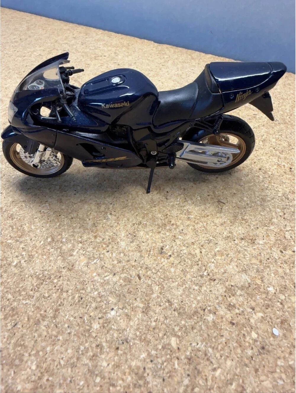 Maisto Kawasaki Ninja ZX-12R Diecast Motorcycle Model E-5